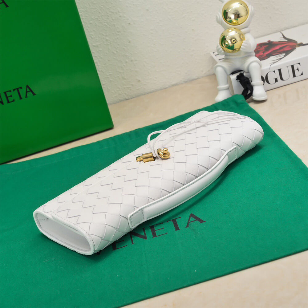 Bottega Veneta Andiamo Clutch(HIGH-END GRADE)