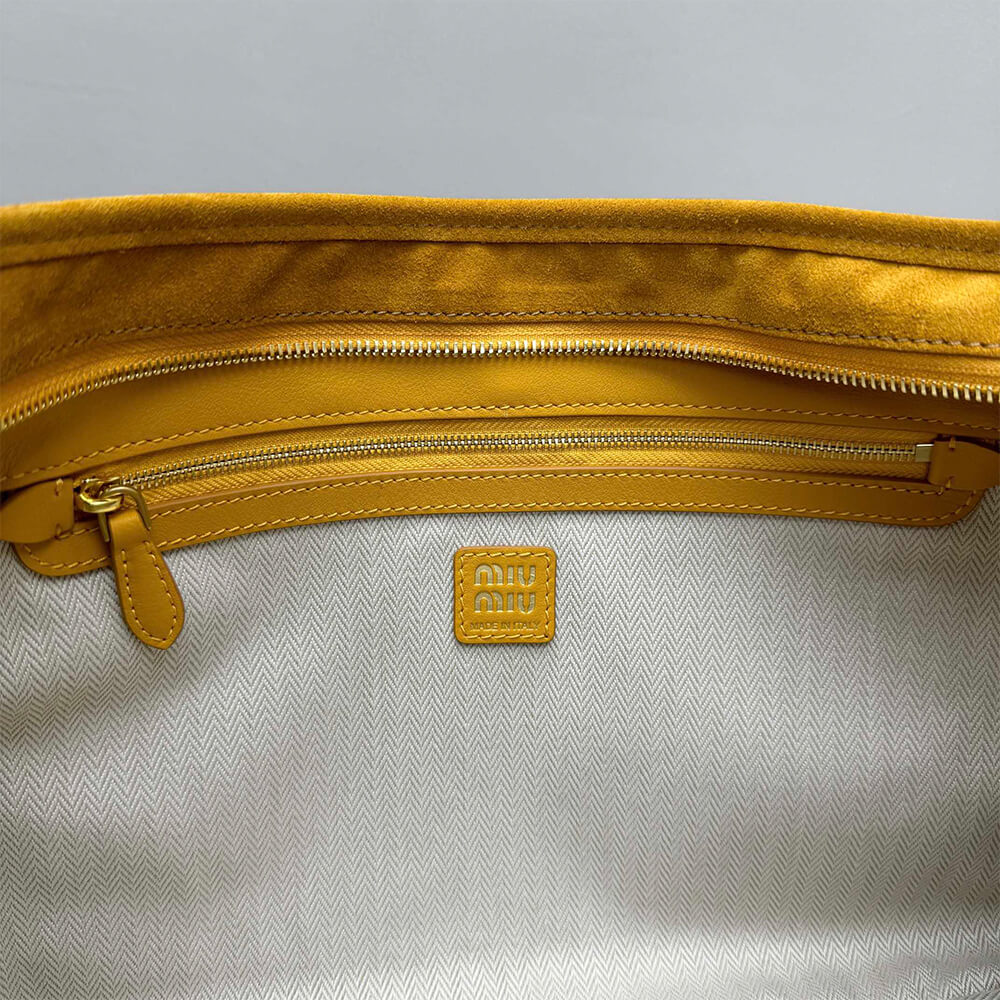 MIUMIU Medium Aventure suede bag(HIGH-END GRADE)